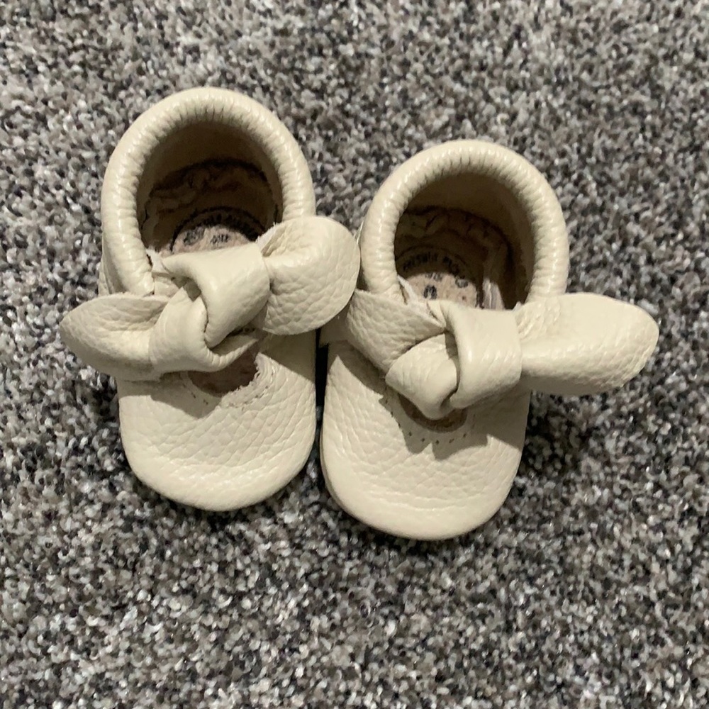 Freshly Picked Knotted Bow Moccs